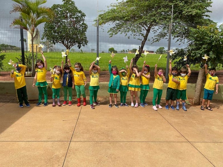 Turma do Infantil - Brincando com o Vento e Pintura com sopro